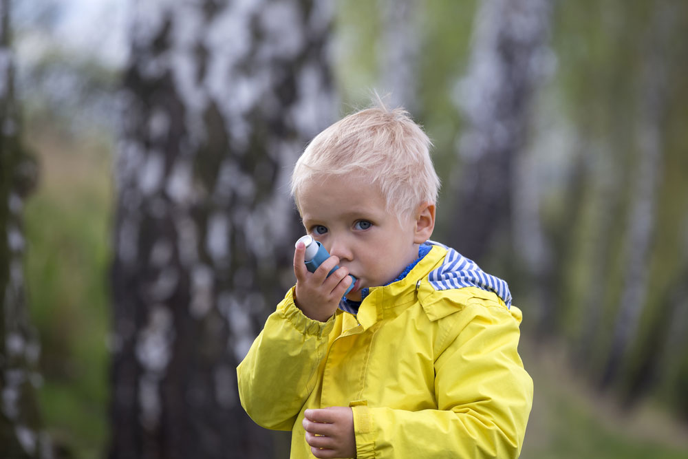 Child-And-Asthma-Inhaler