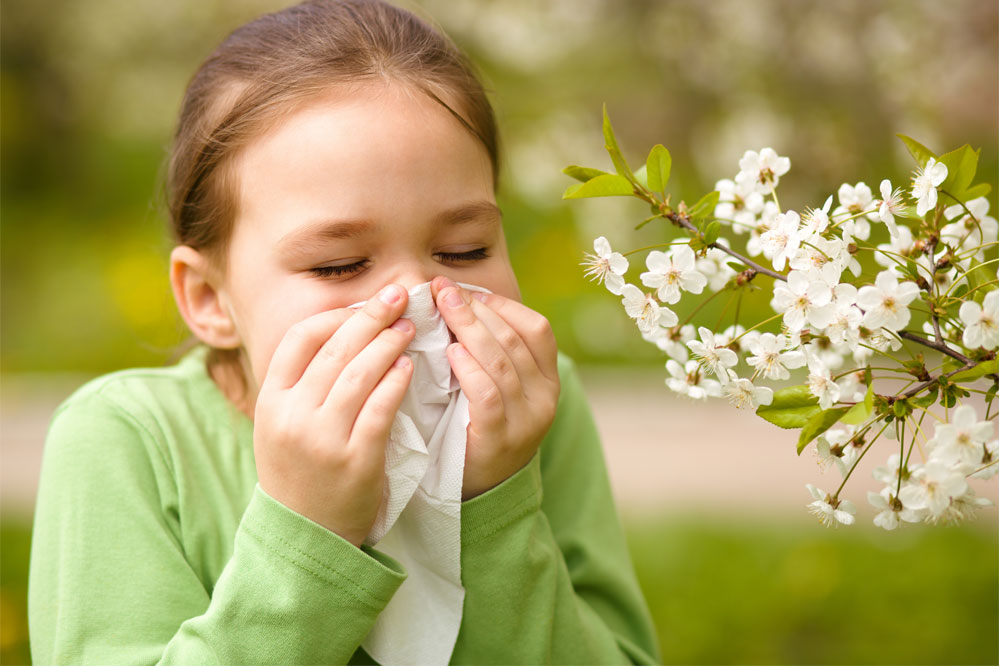 Little-girl-is-blowing-her-nose