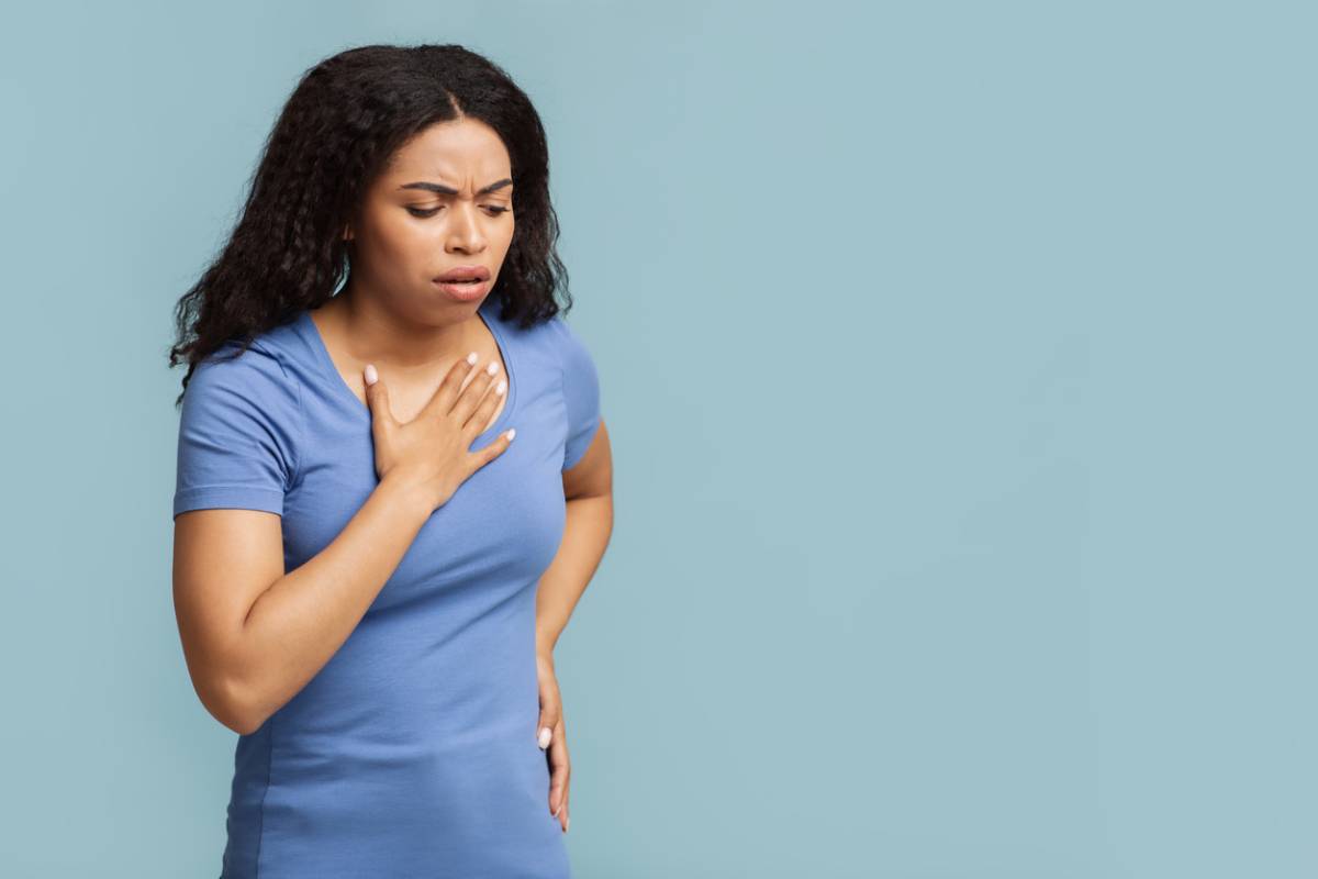 concept of woman trying to identify an asthma cough by top signs